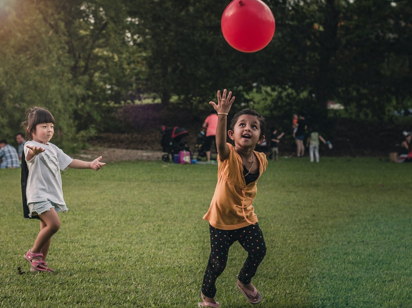 two girls playing balloon